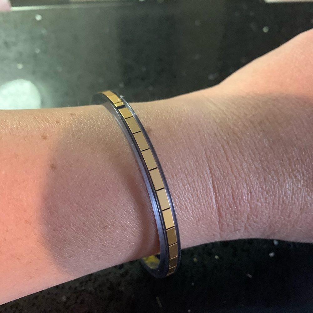 Lightweight disco bracelet